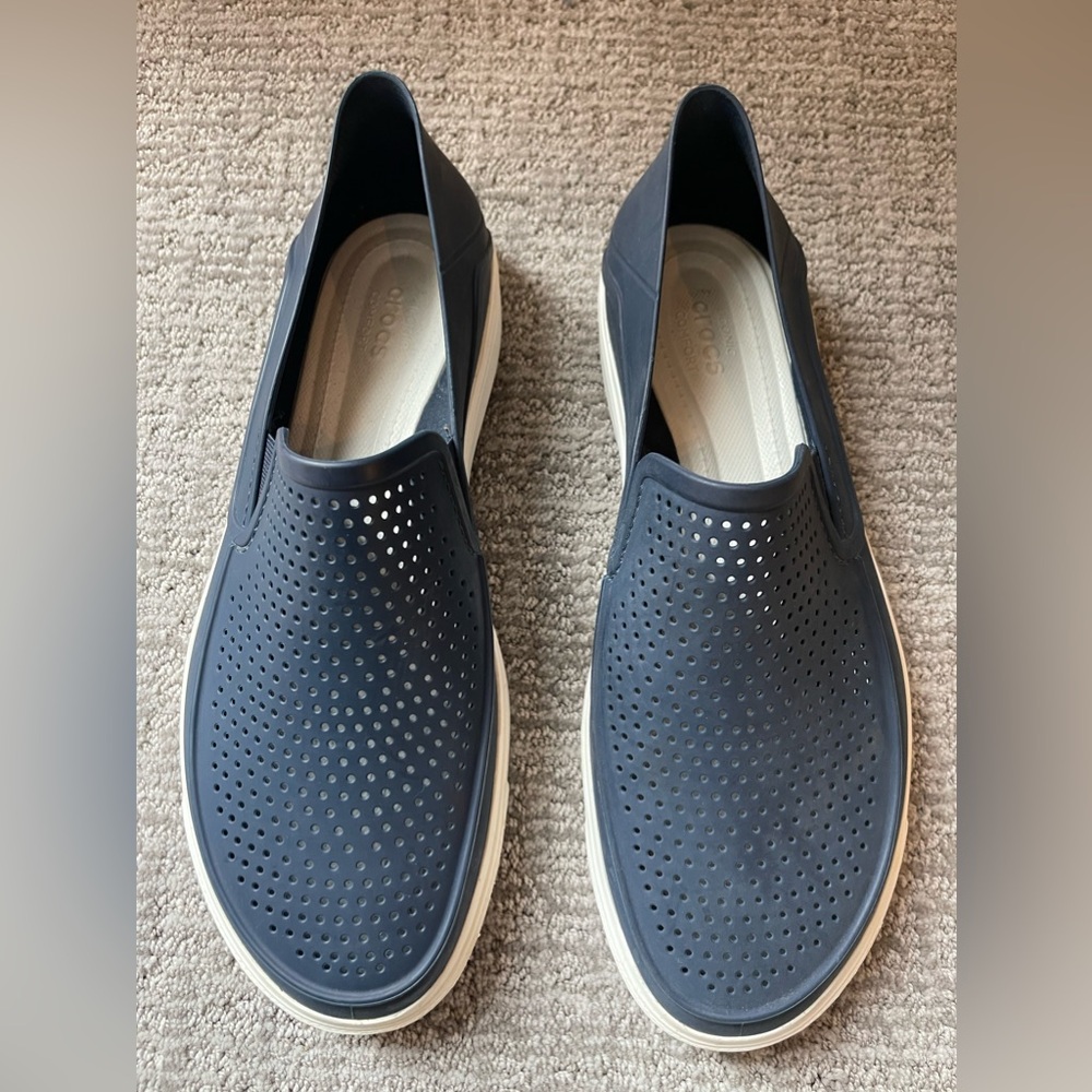 Men’s Iconic Comfort Crocs size 12
